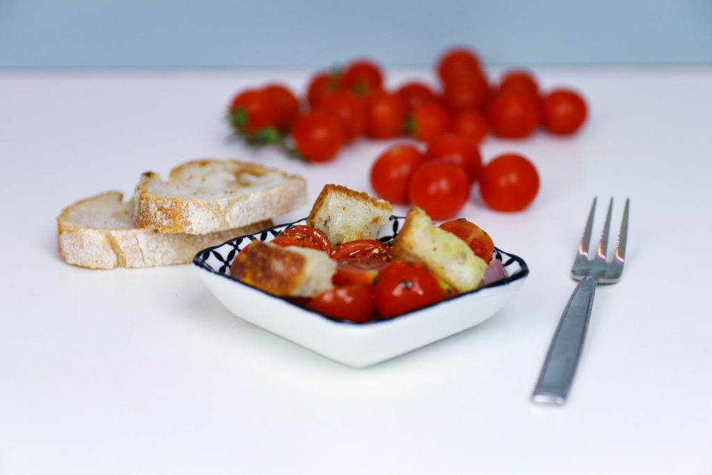 Rezept für einen leckeren Tomaten-Brot-Salat 4